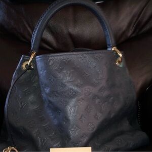 Louis Vuitton Empreinte Artsy MM Infini Monogram Handbag with Gold Hardware